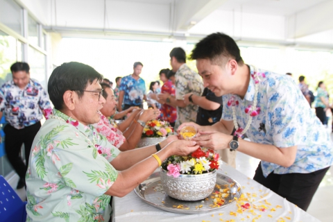 ไฟล์แนบ กปภ.เขต 1 ร่วมสืบสานประเพณีไทย จัดพิธีสรงน้ำพระพุทธรูปและรดน้ำดำหัวผู้ใหญ่ เนื่องในวันสงกรานต์ 2569