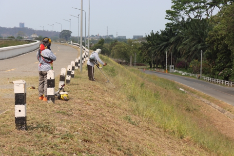 ไฟล์แนบ กปภ.สาขาชลบุรี (พ) และ กปภ.ข.1 ร่วมคิกออฟ กำจัดวัชพืช บำรุงรักษาแหล่งน้ำ อ่างเก็บน้ำบางพระ ชลบุรี