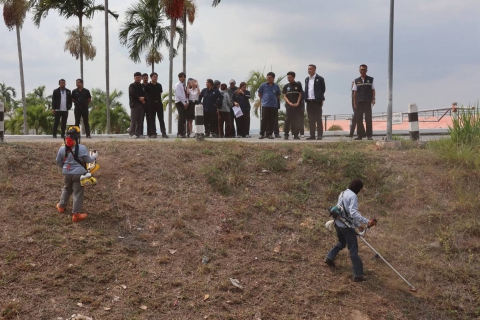 ไฟล์แนบ กปภ.เขต 1 และ กปภ.สาขาชลบุรี (พ) ร่วมกับ สชป.9 จัดกิจกรรมตัดหญ้าเขื่อนบางพระ ภายใต้ MOU โครงการสูบผันน้ำคลองพระองค์ไชยานุชิต - อ่างเก็บน้ำบางพระ