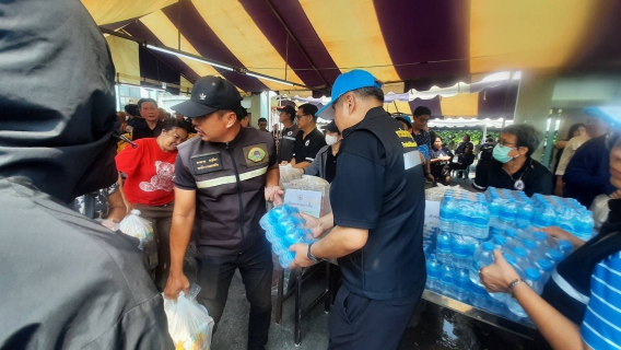 ไฟล์แนบ รปก.1 พร้อมด้วยคณะผู้บริหาร กปภ.ข.10 ร่วมต้อนรับ มท.3 นายเจเศรษฐ์ ไทยเศรษฐ์ ลงพื้นที่ช่วยเหลือผู้ประสบเหตุอัคคีภัย ชุมชนตรอกลิเก จ.นครสวรรค์ พร้อมมอบน้ำดื่ม 1,600 ขวด