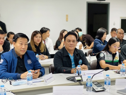 ไฟล์แนบ วันพฤหัส 23 เมษายน 2569 จังหวัดตรังแถลงข่าวผลการดำเนินการและประเด็นที่น่าสนใจในพื้นที่ เพื่อสร้าง ความเข้าใจให้กับประชาชน นายทรงกลด สว่างวงศ์ ผู้ว่าราชการจังหวัดตรัง พร้อมด้วย ส่วนราชการที่เกี่ยวข้อง ร่วมแถลงข่าวผลการดำเนินการและประเด็นที่น่าสนใจในพื้นที่ เพื่อสร้างความเข้าใจให้กับประชาชนและเปิดโอกาสให้สื่อมวลชนได้ซักถามในประเด็นต่างๆ และนำไปขยายผลเพื่อสร้างความเข้าใจให้กับประชาชน ณ ห้องศรีตรัง ชั้น 3 ศาลากลางจังหวัดตรังโดยมีประเด็นที่แถลงข่าวร่วมกับ ผู้ว่าราชการจังหวัด แผนมาตการรับมือภัยแล้งและช่วยเหลือประชาชน งบประมาณวางท่อขยายฯและเพิ่มประสิทธิภาพในการสูบน้ำจ่ายน้ำ การเชื่อมระบบท่อประปาในพื้นจังหวัดตรัง ในภาพรวม กปภ.สาขาพื้นที่จังหวัดตรัง ครับการบริการจัดการแก้ไขปัญหาน้ำประปา และภัยแล้ง 