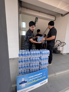 ไฟล์แนบ กปภ.สาขาธัญบุรี มอบน้ำดื่มบรรจุขวดตราสัญลักษณ์ กปภ. จำนวน 600 ขวด สนับสนุนโครงการไทยช่วยไทย ภายใต้สโลแกน ปทุมยิ้มได้ "ถูกทุกชิ้น ฟินทั้งจังหวัด"