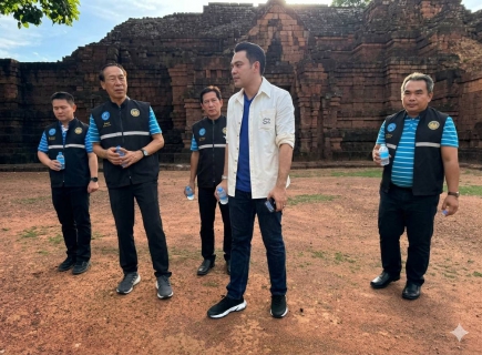 ไฟล์แนบ ผอ.กปภ.ข.10 พร้อมผู้จัดการ กปภ.สาขา ในพื้นที่ จ.เพชรบูรณ์ ร่วมต้อนรับนายกรัฐมนตรี และ มท.3 ในโอกาสลงพื้นที่ปฏิบัติภารกิจใน จ.เพชรบูรณ์