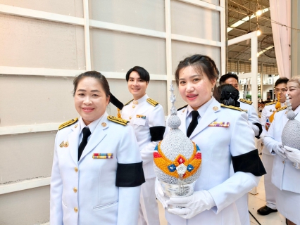 ไฟล์แนบ กปภ.สาขาสมุทรสาคร (พ) ร่วมพิธีถวายเครื่องราชสักการะและวางพานพุ่ม และพิธีจุดเทียนถวายพระพรชัยมงคล เนื่องในโอกาสพระราชพิธีมหามงคลเฉลิมพระชนมพรรษา 4 รอบ สมเด็จพระนางเจ้าฯ พระบรมราชินี