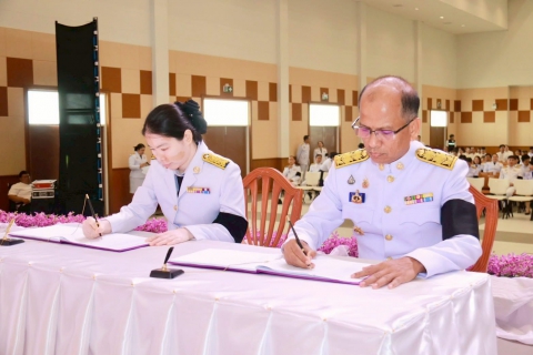 ไฟล์แนบ การประปาส่วนภูมิภาคสาขาลำพูน โดยนายศุภกฤษณ์ จันทร์ศุภเสน  ผู้จัดการ กปภ.สาขาลำพูน มอบหมาย นางสาวปาณิสรา เหล็กแหลม หัวหน้างานอำนวยการ พร้อมพนักงานร่วมพิธีลงนามถวายพระพร  เนื่องในโอกาสวันเฉลิมพระชนมพรรษา 4 รอบ สมเด็จพระนางเจ้าฯ พระบรมราชินี 3 มิถุนายน 2569  โดยมี นายปิยพงษ์ ชูวงศ์ ผู้ว่าราชการจังหวัดลำพูน เป็นประธานในพิธี นำหัวหน้าส่วนราชการ ข้าราชการ หน่วยงานรัฐวิสาหกิจ และประชาชน ร่วมพิธีลงนามถวายพระพร ถวายพานพุ่มทอง - พานพุ่มเงิน หน้าพระฉายาลักษณ์สมเด็จพระนางเจ้าฯ พระบรมราชินี และกล่าวกราบบังคมทูลถวายพระพรชัยมงคล กล่าวนำผู้ร่วมพิธีถวายพระพรชัยมงคล พร้อมจุดเทียนถวายพระพรชัยมงคล