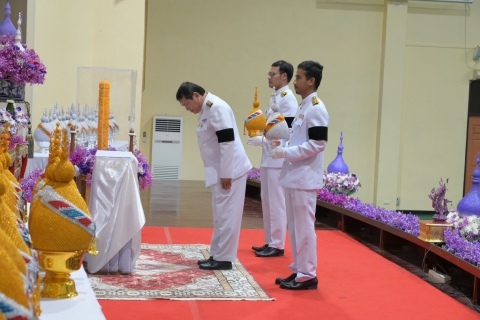 ไฟล์แนบ กปภ.สาขานราธิวาส ร่วมลงนามถวายพระพร ถวายเครื่องราชสักการะ และพิธีจุดเทียนถวายพระพรชัยมงคล เนื่องในโอกาสพระราชพิธีมหามงคล เฉลิมพระชนมพรรษา 4 รอบ สมเด็จพระนางเจ้าสุทิดา พัชรสุธาพิมลลักษณ พระบรมราชินี