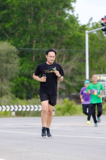 ไฟล์แนบ กปภ.สาขานราธิวาส สนับสนุนน้ำดื่มตราสัญลักษณ์ กปภ. จำนวน 1,500 ขวด ร่วมกิจกรรม เดินวิ่ง สุขภาพดี 111 ปี เมืองนราธิวาส