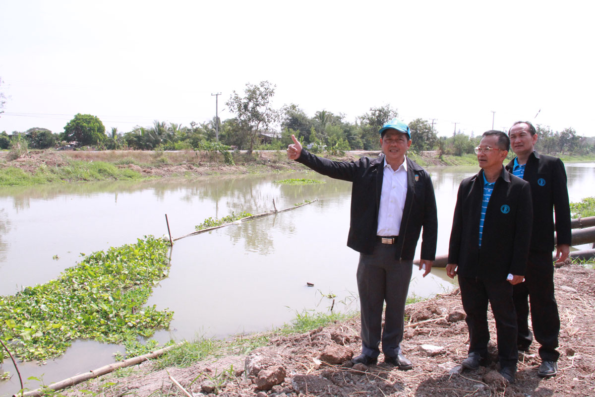 นายจิรชัย มูลทองโร่ย รองปลัดสำนักนายกรัฐมนตรีและในฐานะประธานกรรมการการประปาส่วนภูมิภาค ลงพื้นที่ตรวจเยี่ยมสถานการณ์ภัยแล้งในพื้นที่จังหวัดปทุมธานี ณ สถานีผลิตน้ำคลอง 13 จ.ปทุมธานี