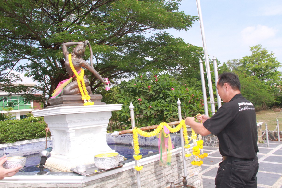 กปภ.ข.2 จัดกิจกรรมสรงน้ำพระพุทธรูปและพระแม่ธรณี สืบสานประเพณีวันสงกรานต์ประจำปี 2560