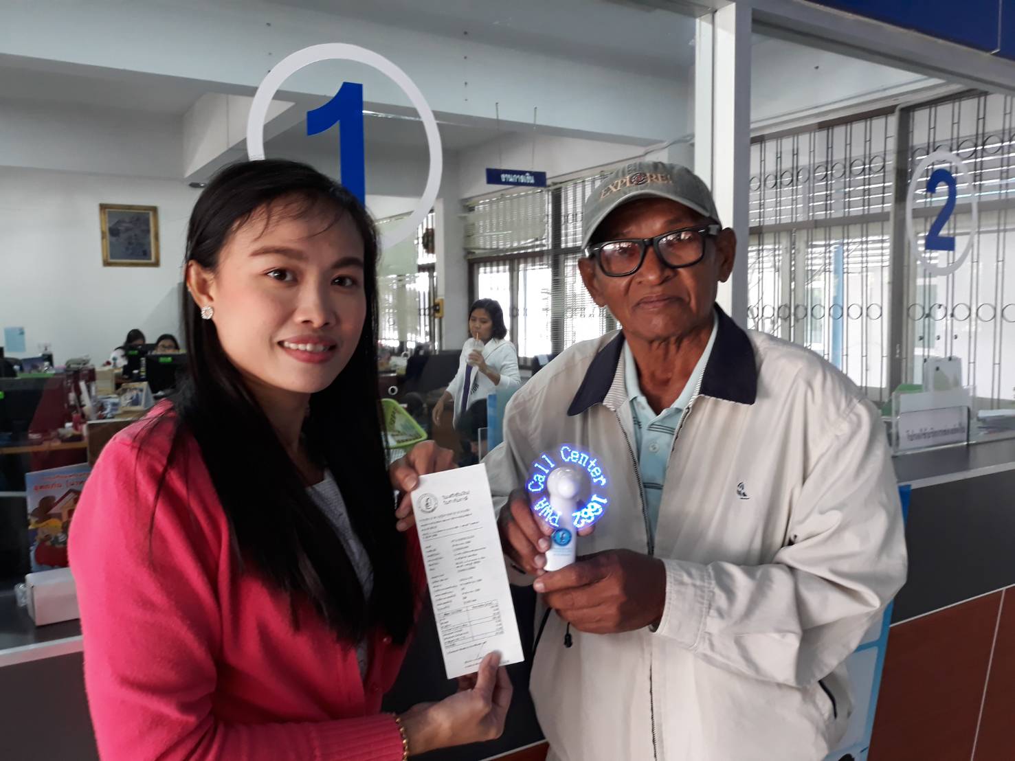 กปภ.ข. 2 และ กปภ.สาขาในสังกัด ทั้ง 30 แห่ง... ขอส่งความสุข ต้อนรับวันขึ้นปีใหม่ 2561  ที่กำลังจะมาถึง แด่ลูกค้า...คนสำคัญ ของ กปภ.