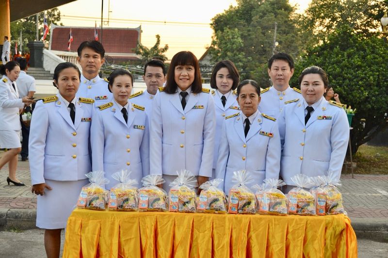 กปภ.สาขาตาก ร่วมพิธีบำเพ็ญกุศล ทำบุญตักบาตร และประกอบพิธีวางพานพุ่ม และถวายบังคม เนื่องในวันคล้ายวันเฉลิมพระชนมพรรษา พระบาทสมเด็จพระปรมินทรมหาภูมิพลอดุลยเดช บรมนาถบพิตร วันชาติ และวันพ่อแห่งชาติ ณ หอกิตติคุณ อ.เมืองตาก จ.ตาก