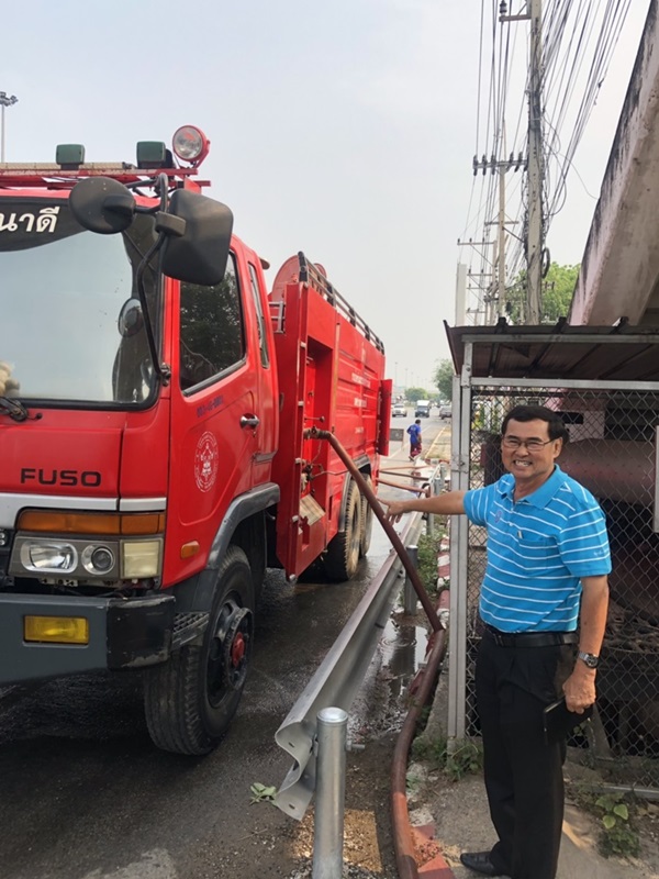 กปภ.สาขาสมุทรสาคร ร่วมลดมลพิษฝุ่นละอองขนาดเล็ก (PM 2.5) สนับสนุนน้ำประปาเพื่อฉีดพ่นละอองน้ำลดฝุ่นในอากาศ