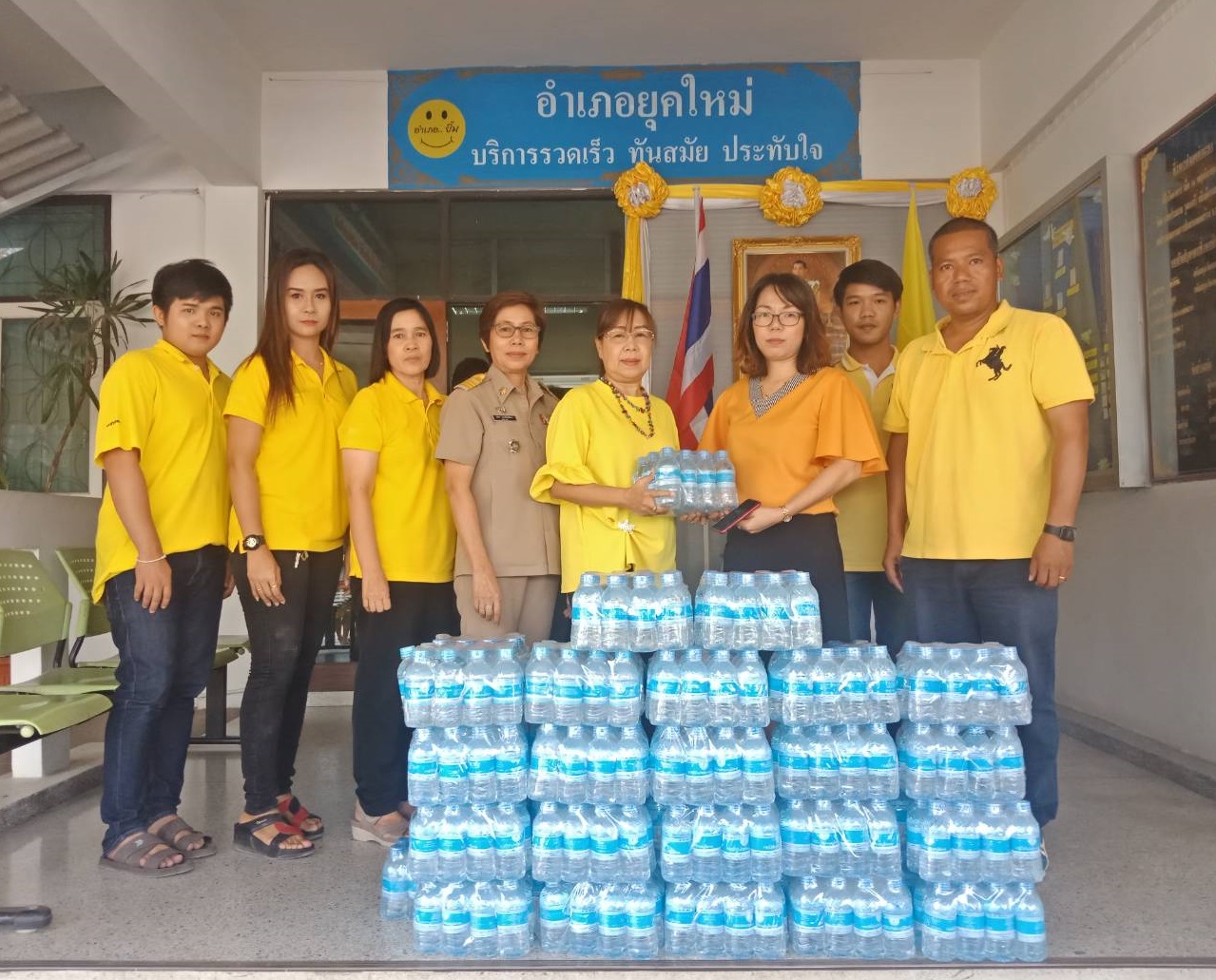 กปภ.สาขาท่ามะการ่วมสนับสนุนน้ำดื่มตราสัญลักษณ์ กปภ.ในพิธีจัดทำน้ำอภิเษกของจังหวัดกาญจนบุรี จำนวน ๕๐๐ ขวด ให้กับที่ว่าการอำเภอท่ามะกา