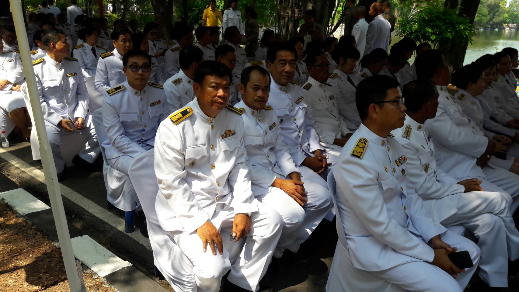 ร่วมพิธีประกอบพลีกรรมตักน้ำศักดิ์สิทธิ์