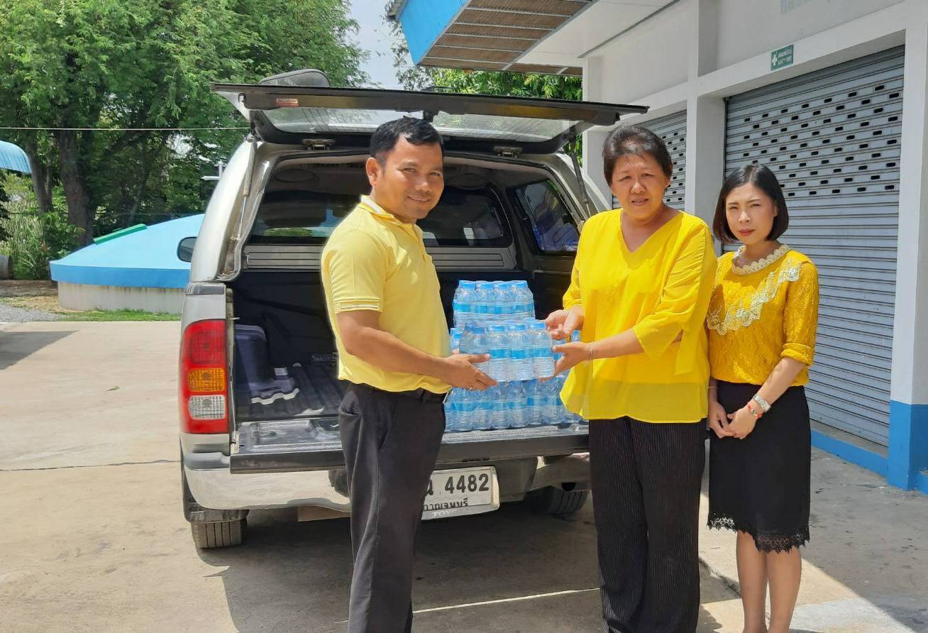 การประปาส่วนภูมิภาคสาขาเลาขวัญมอบน้ำดื่มตราสัญญาลักษณ์ กปภ.จำนวน 120 ขวด ให้หน่วยงานเกษตรอำเภอเลาขวัญ