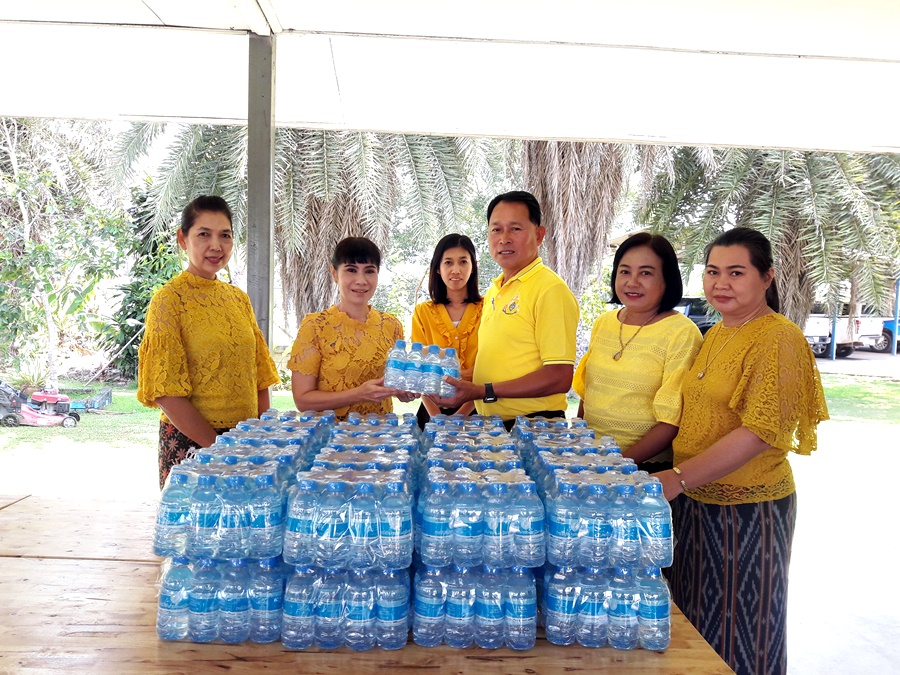 การประปาส่วนภูมิภาคสาขาเพชรบุรี มอบน้ำดื่มบรรจุตราสัญลักษณ์ กปภ.