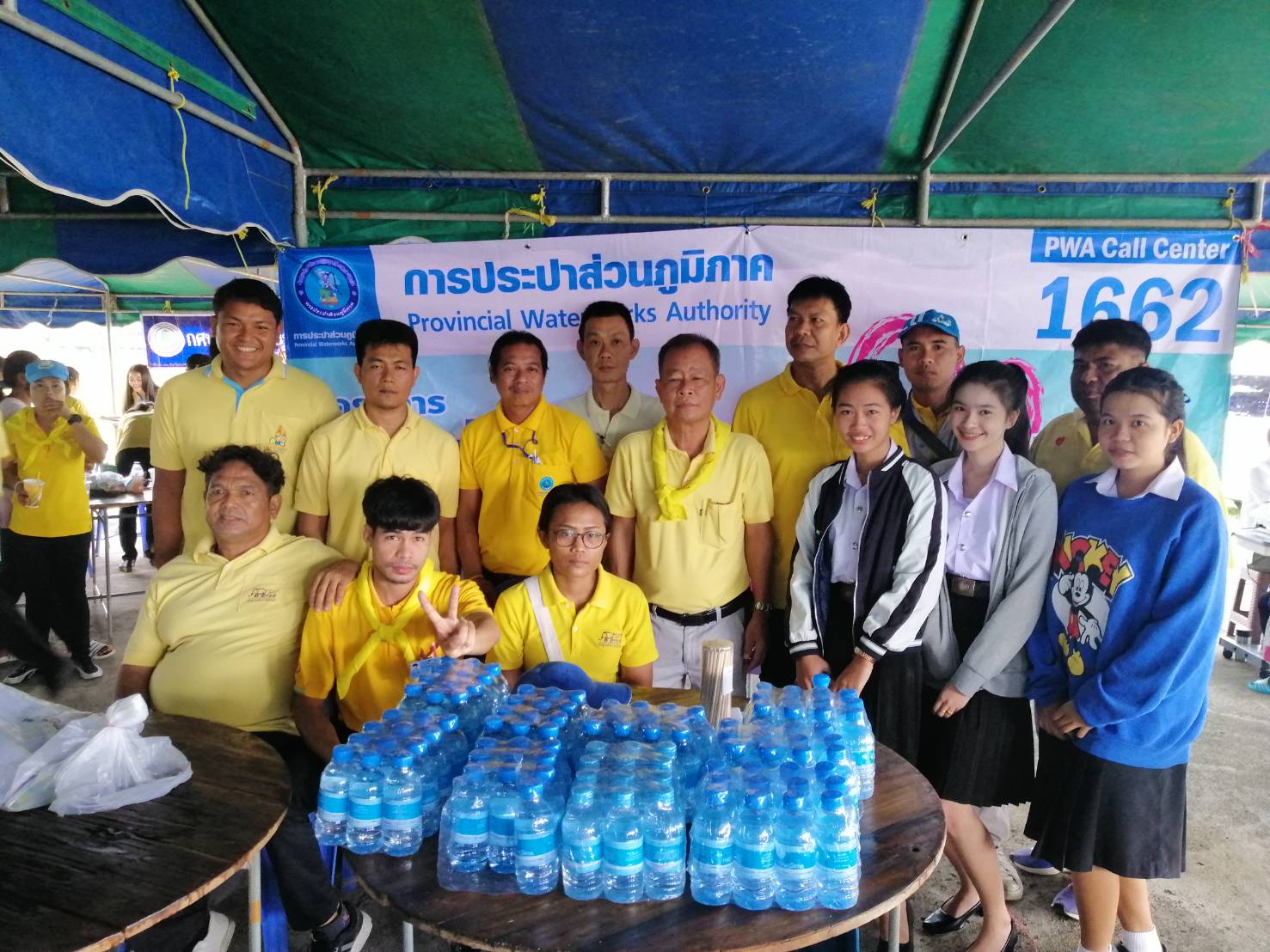 กปภ.สาขากุยบุรีดำเนินโครงการเติมใจให้กัน อำเภอยิ้มเคลื่อนที่