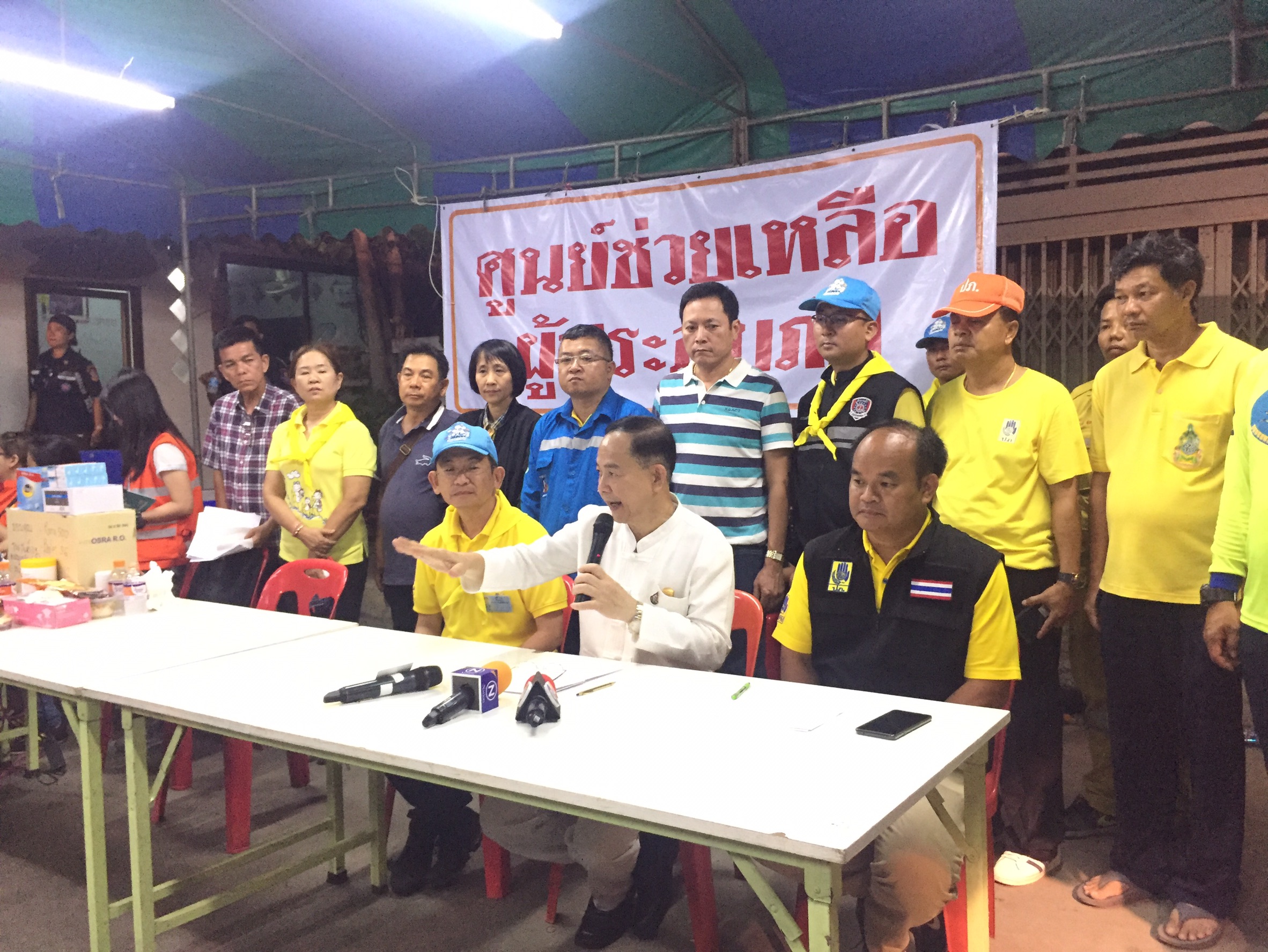 ลงพื้นที่ให้ความช่วยเหลือเหตุศาลาริมน้ำล่มลงในแม่น้ำแม่กลอง