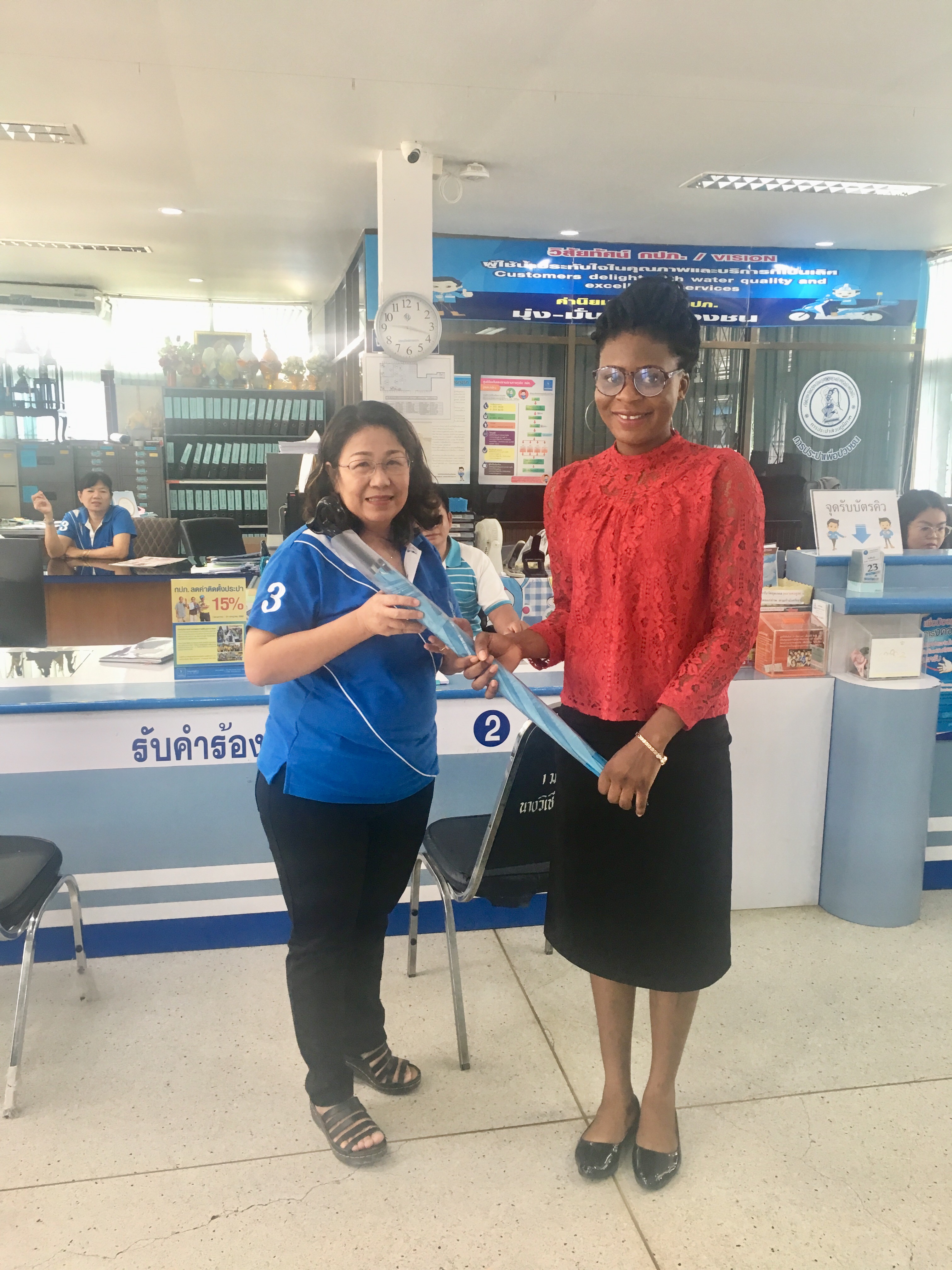 กปภ.สาขาเดิมบางนางบวช กปภ. ชื่นชมผู้ใช้น้ำมาชำระค่าน้ำภายในกำหนด