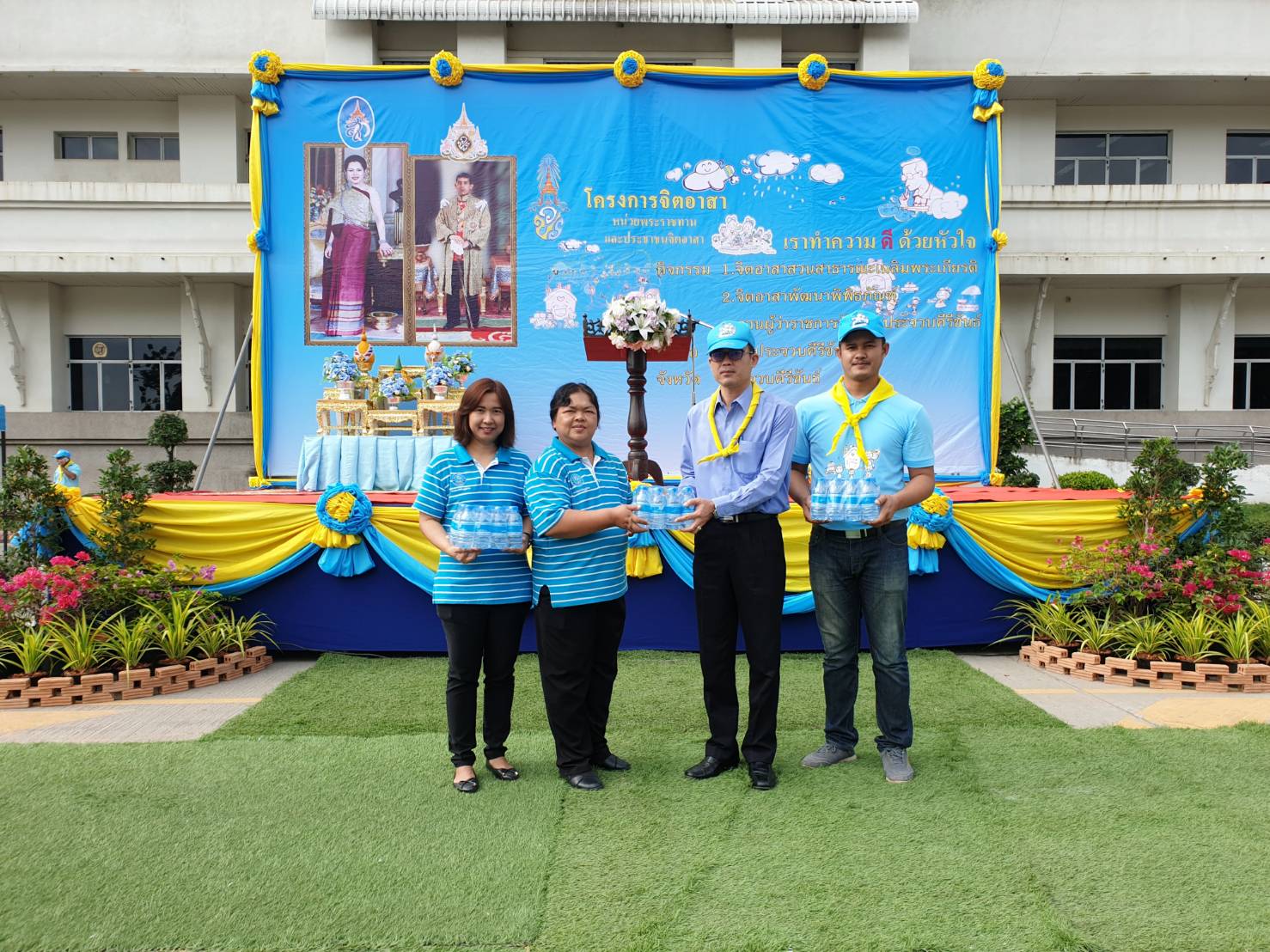 การประปาส่วนภูมิภาคสาขาประจวบคีรีขันธ์ มอบน้ำดื่มตราสัญลักษณ์ กปภ.