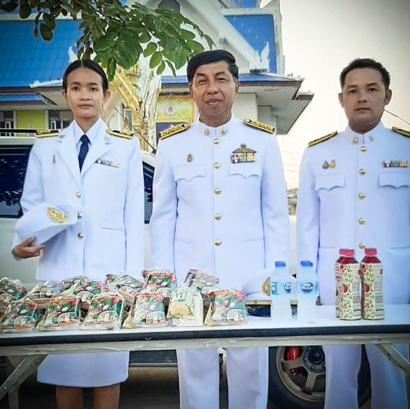 การประปาส่วนภูมิภาคสาขาอ่างทอง ร่วมตักบาตรอาหารแห้งและวางพวงมาลา เนื่องในวันคล้ายวันสวรรคตพระบาทสมเด็จพระบรมชนกาธิเบศร มหาภูมิพลอดุลยเดชมหาราช บรมนาถบพิตร
