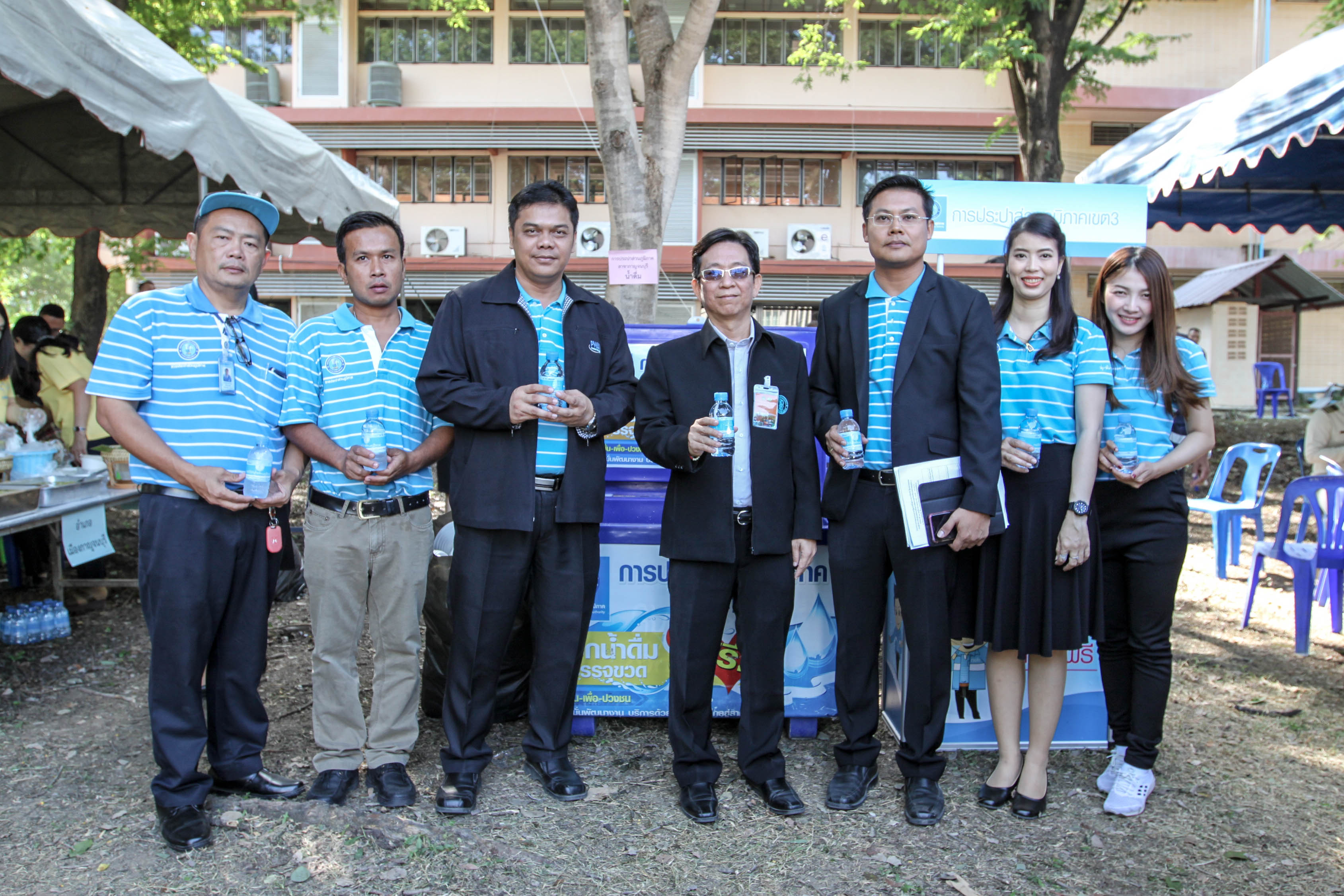 กปภ.เขต ๓ ร่วมกับ กปภ.สาขากาญจนบุรี สนับสนุนน้ำดื่มในงานประชุมการพัฒนาเศรษฐกิจและสังคมกลุ่มจังหวัดภาคกลางตอนล่าง ๑ฯ