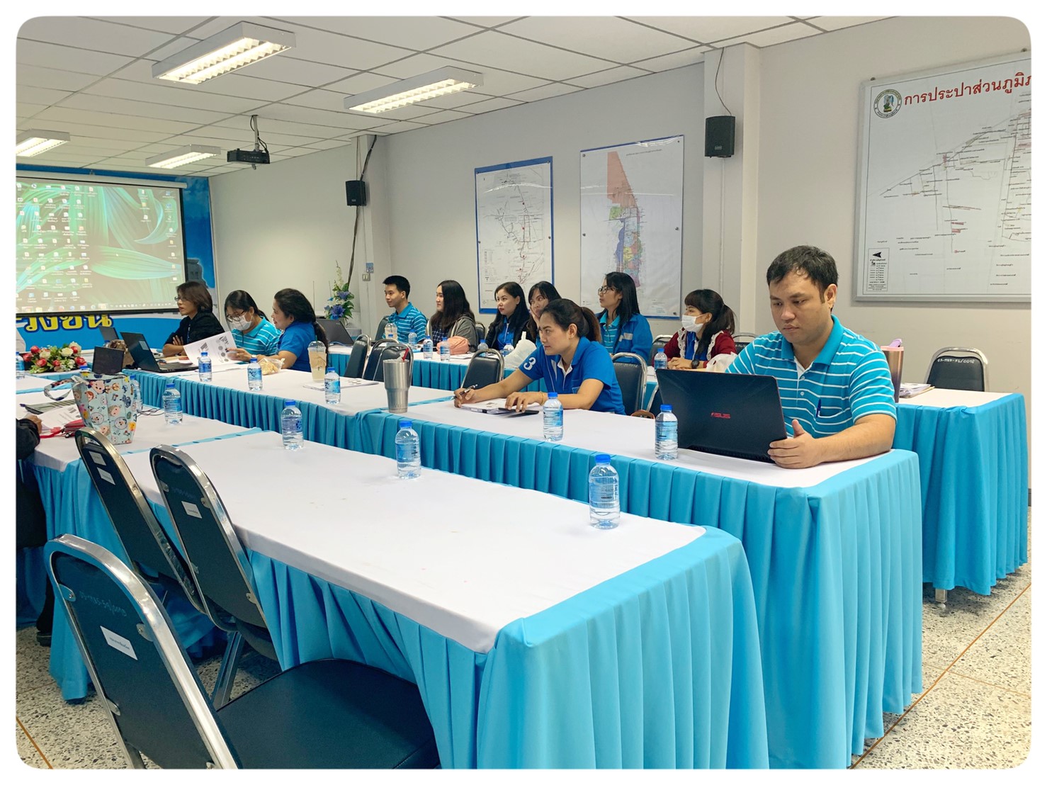 กปภ.สาขาสมุทรสาคร ร่วมประชุมซักซ้อมความเข้าใจ เรื่องโปรแกรมการบันทึกต้นทุน/เงินรับค่าติดตั้งมาตรวัดน้ำและวางท่อขยายเขต ผ่านเว็ปไซต์ กปภ.ข.3