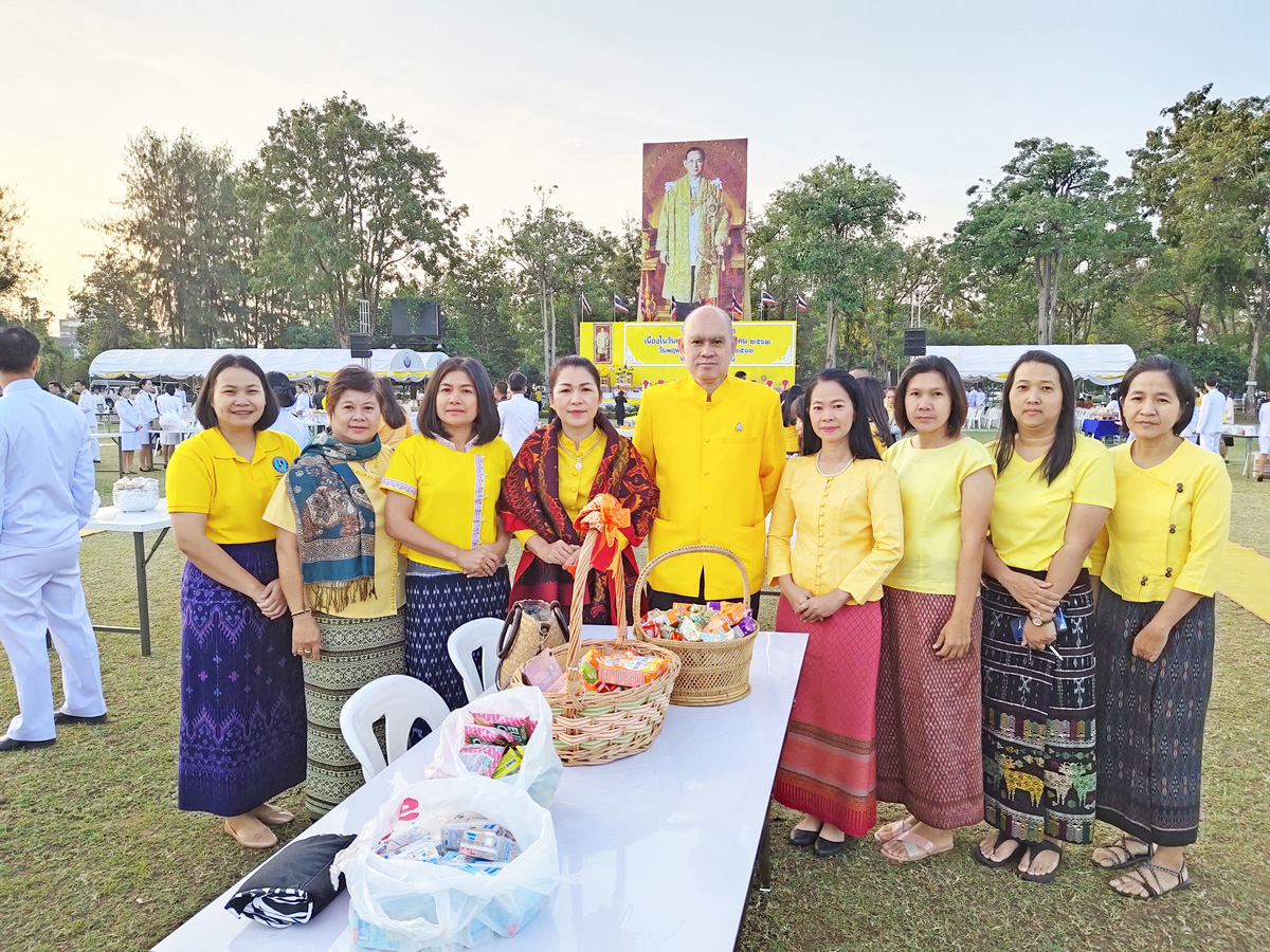 กปภ.สาขาอุบลราชธานี ร่วมพิธีทำบุญตักบาตร พิธีถวายพานพุ่มดอกไม้และถวายบังคม เนื่องในวันพ่อแห่งชาติ ประจำปีพุทธศักราช 2562