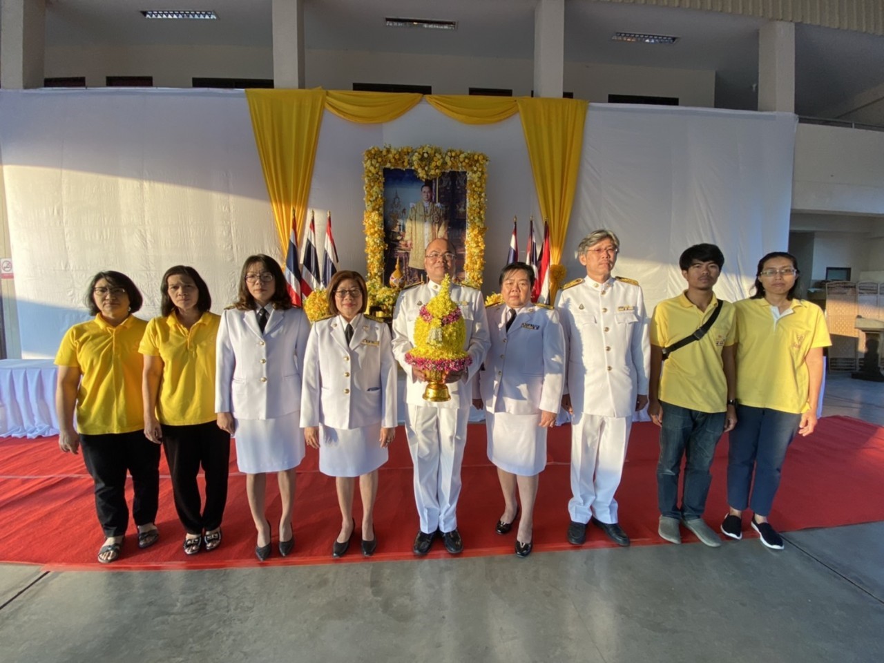 กปภ.สาขาท่ามะกา ร่วมพิธีทำบุญตักบาตร พิธีถวายพานพุ่มดอกไม้และถวายบังคม น้อมรำลึกในพระมหากรุณาธิคุณพระบาทสมเด็จพระบรมชนกาธิเบศร มหาภูมิพลอดุลยเดชมหาราช บรมนาถบพิตร เนื่องในวันพ่อแห่งชาติ 5 ธันวาคม 2562