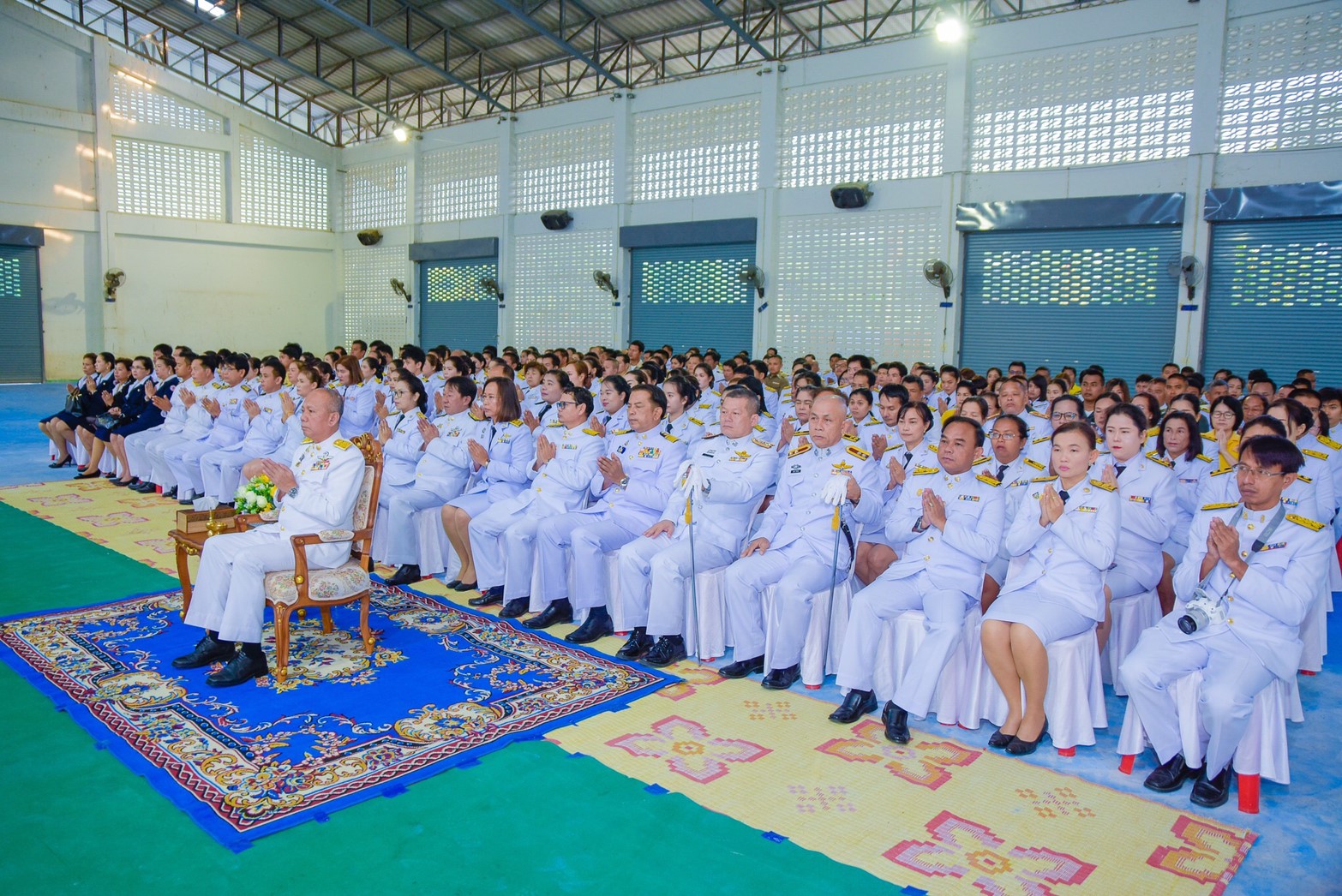 การประปาส่วนภูมิภาคสาขาบางสะพาน เข้าร่วมกิจกรรมเนื่องในวันเฉลิมพระชนมพรรษาของพระบาทสมเด็จพระบรมชนกาธิเบศร มหาภูมิพลอดุลยเดชมหาราช บรมนาถบพิตร ร่วมพิธีทำบุญตักบาตรพระสงฆ์ จำนวน 19 รูป และ พิธีถวายพานพุ่มดอกไม้ราชสักการะและถวายราชสดุดี