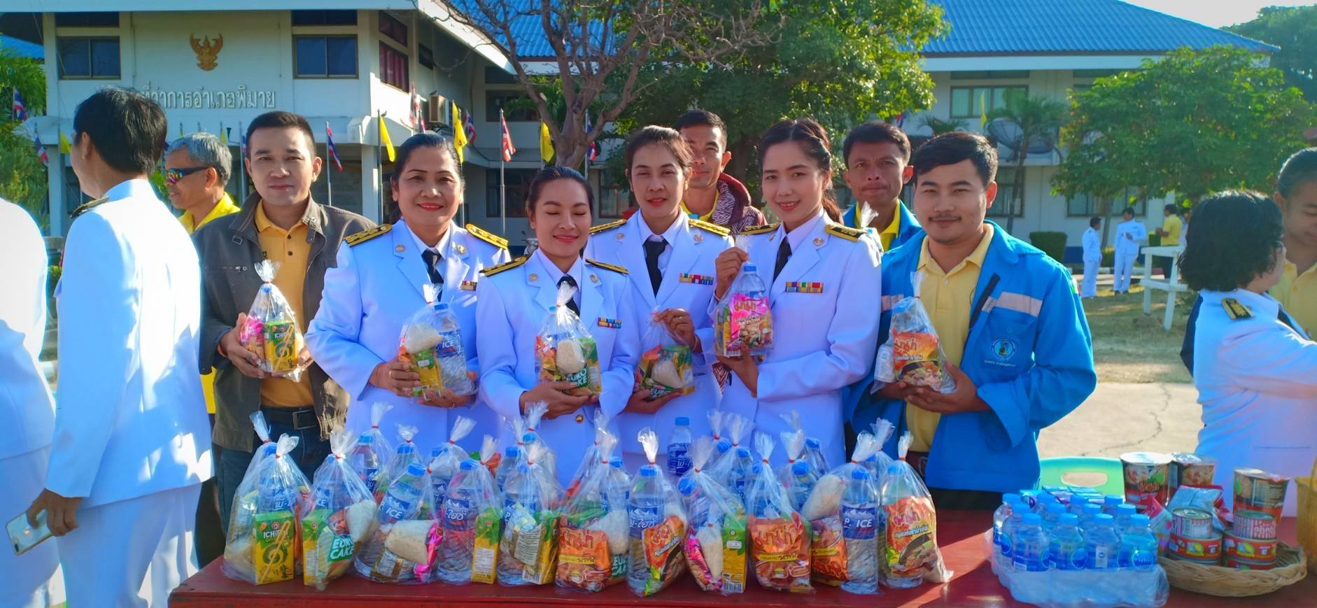 กปภ.สาขาพิมาย ร่วมพิธีทำบุญตักบาตร ถวายพานพุ่มและถวายบังคม เนื่องในวันคล้ายวันเฉลิมพระชนมพรรษา พระบาทสมเด็จพระปรมินทรมหาภูมิพลอดุลยเดช บรมนาถบพิตร