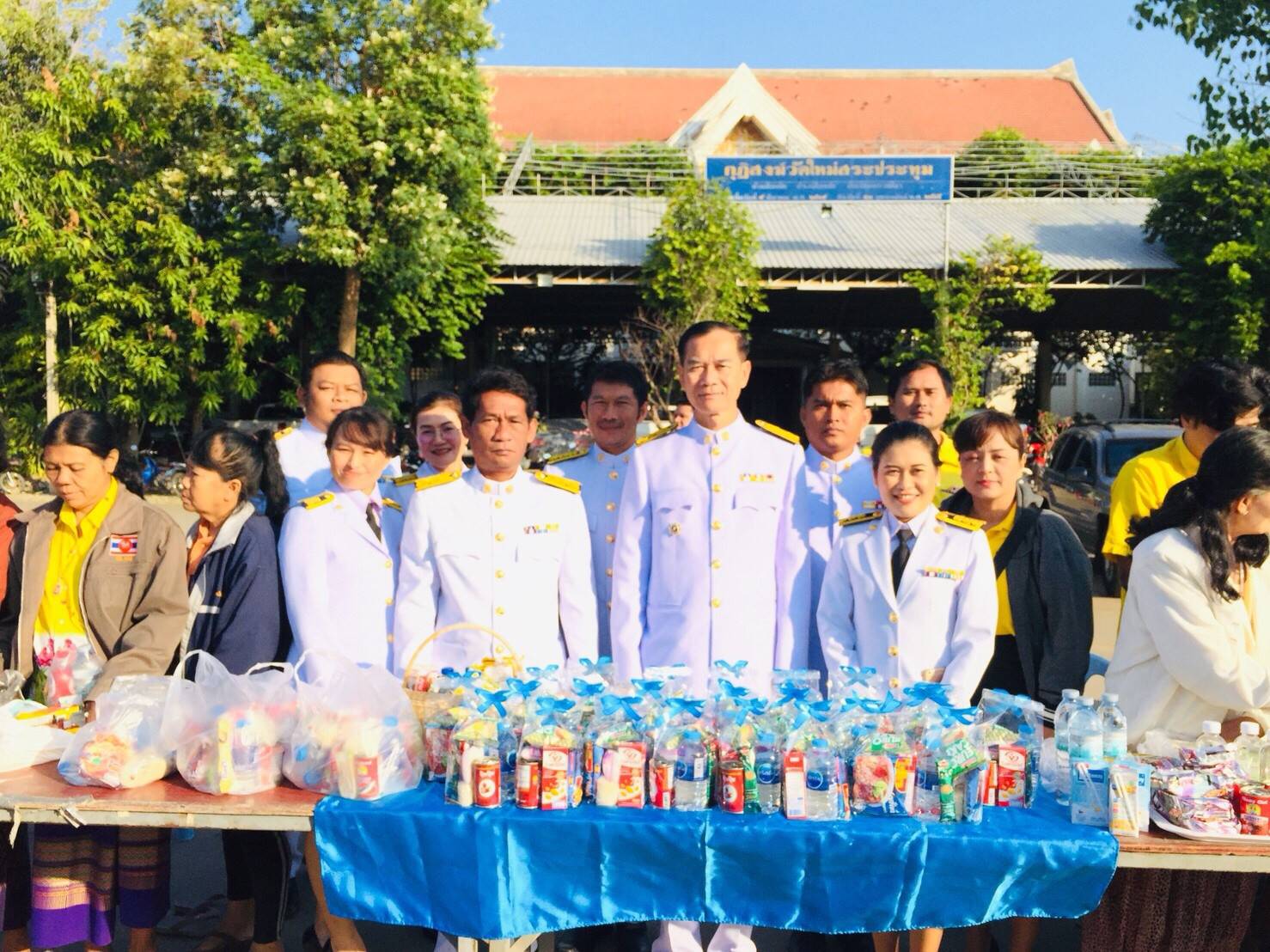กปภ.สาขาโชคชัย ร่วมพิธีทำบุญตักบาตร และถวายพานพุ่ม เนื่องในวันคล้ายวันเฉลิมพระชนมพรรษา พระบาทสมเด็จพระปรมินทรมหาภูมิพลอดุลยเดช บรมนาถบพิตร