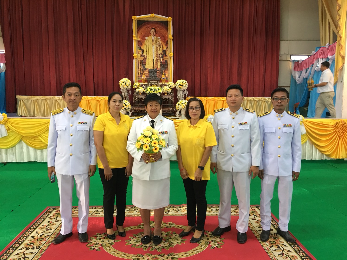 กปภ.สาขาศรีประจันต์ ร่วมพิธีถวายพานพุ่มดอกไม้ เนื่องในวันพ่อแห่งชาติ ประจำปีพุทธศักราช 2562