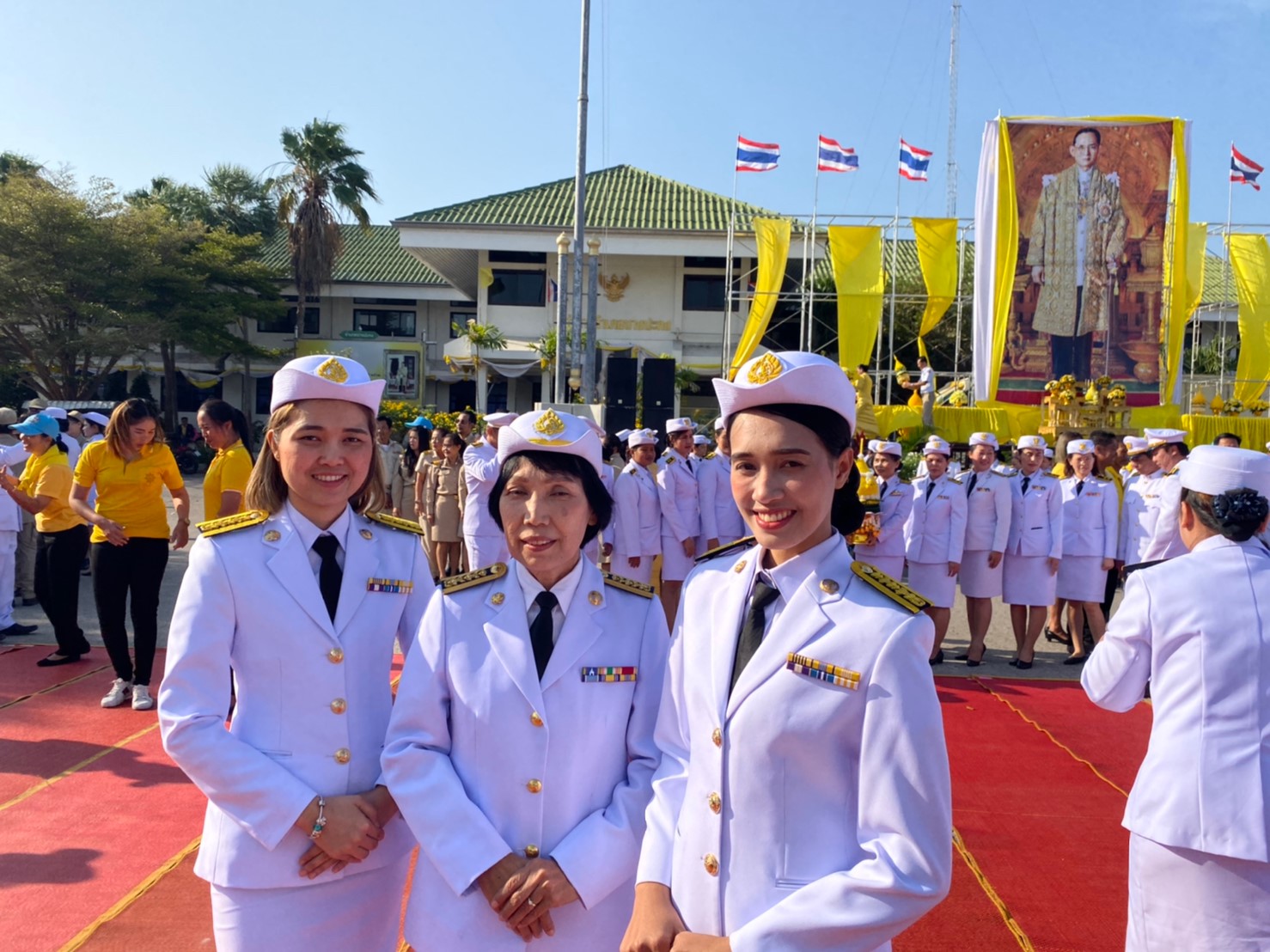 กปภ.สาขาบางปะกง เข้าร่วมพิธีตักบาตร ถวายพานพุ่ม และถวายบังคม เนื่องในโอกาส วันพ่อแห่งชาติ ประจำปีพุทธศักราช 2562