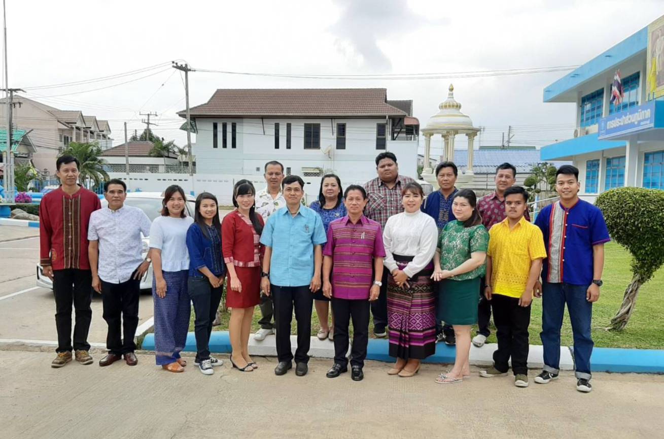 กปภ.สาขาปราณบุรี รณรงค์แต่งกายชุดไทย ผ้าไทย ให้บริการผู้ใช้น้ำ