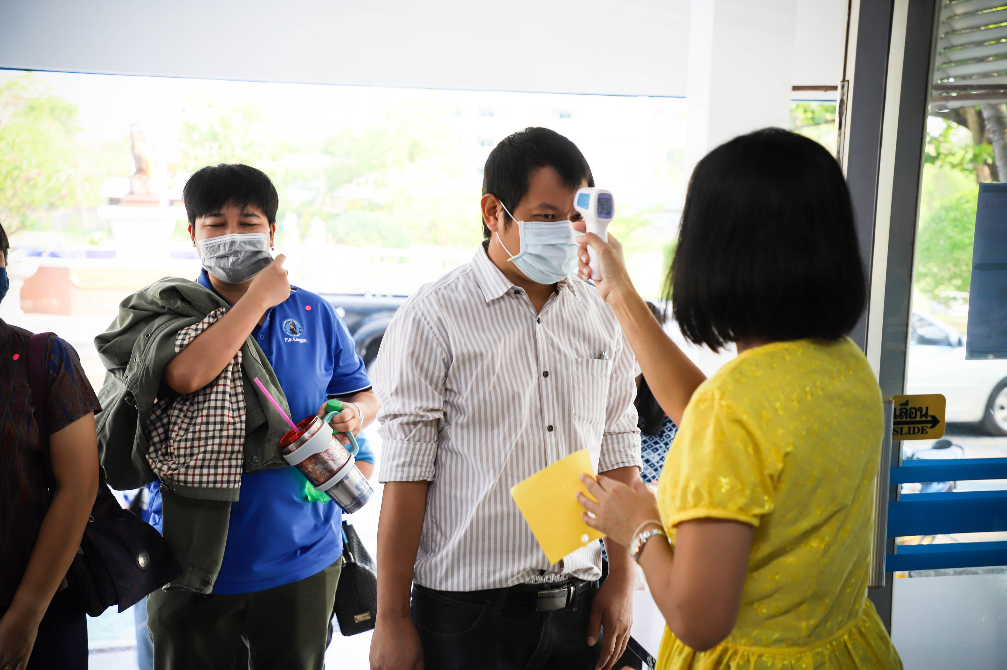 การประปาส่วนภูมิภาคเขต 2 ตั้งจุดคัดกรองป้องกันโควิด-19