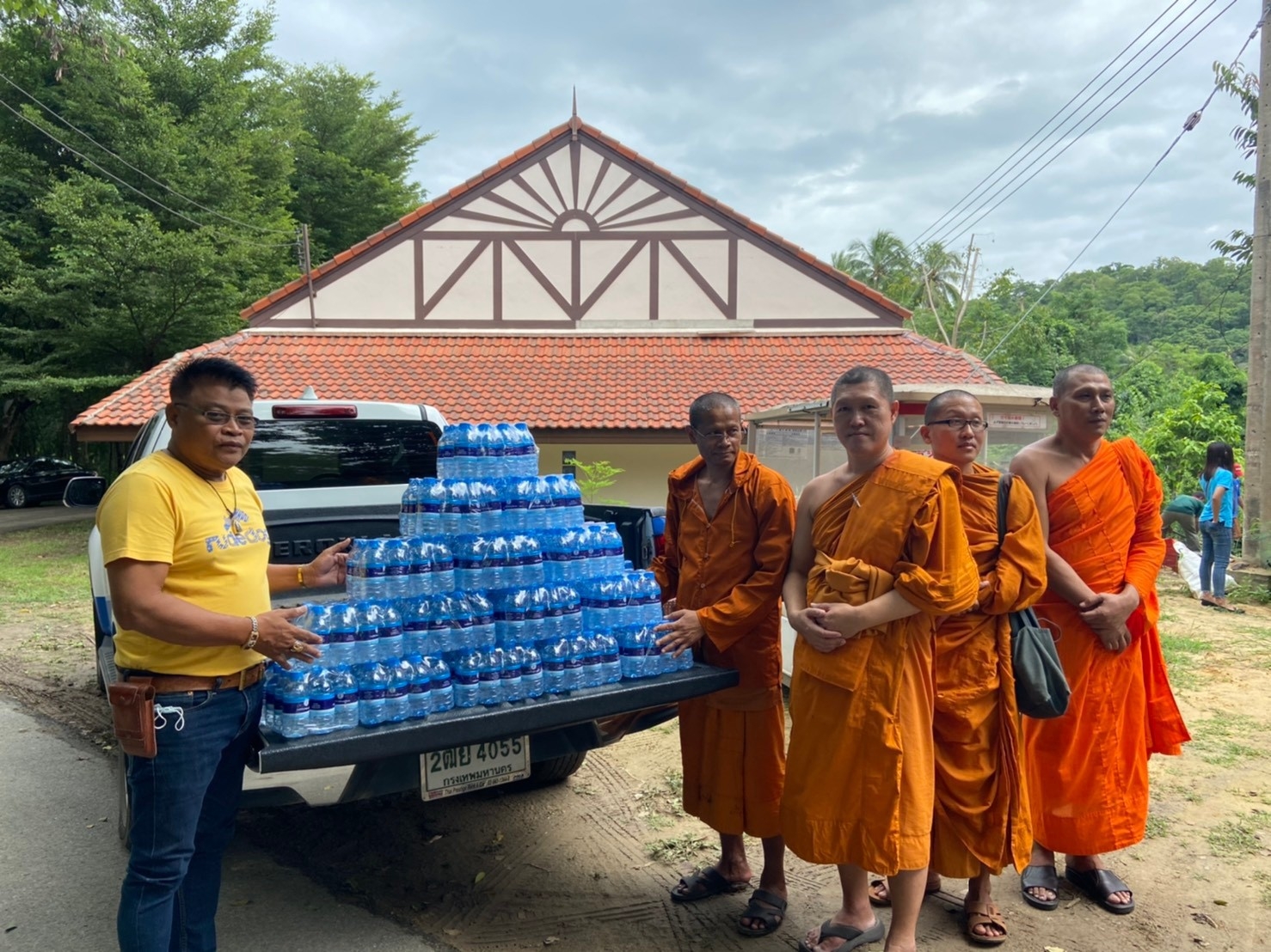 กปภ.สาขามวกเหล็ก มอบน้ำดื่มบรรจุขวด ให้กับศูนย์ปฏิบัติธรรมมหาจุฬาอาศรม จ.นครราชสีมา
