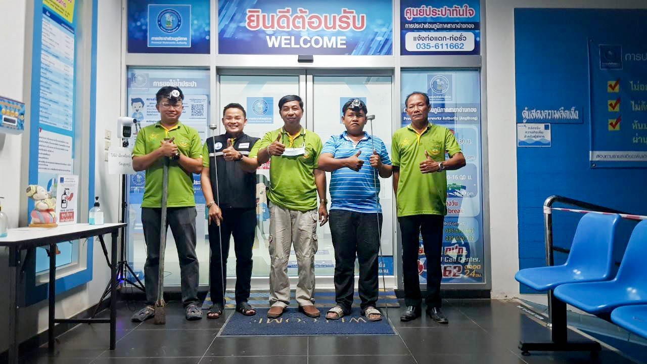 การประปาส่วนภูมิภาคสาขาอ่างทอง ลงพื้นที่สำรวจหาท่อแตก/รั่ว แก้ปัญหาน้ำไหลอ่อนในพื้นที่