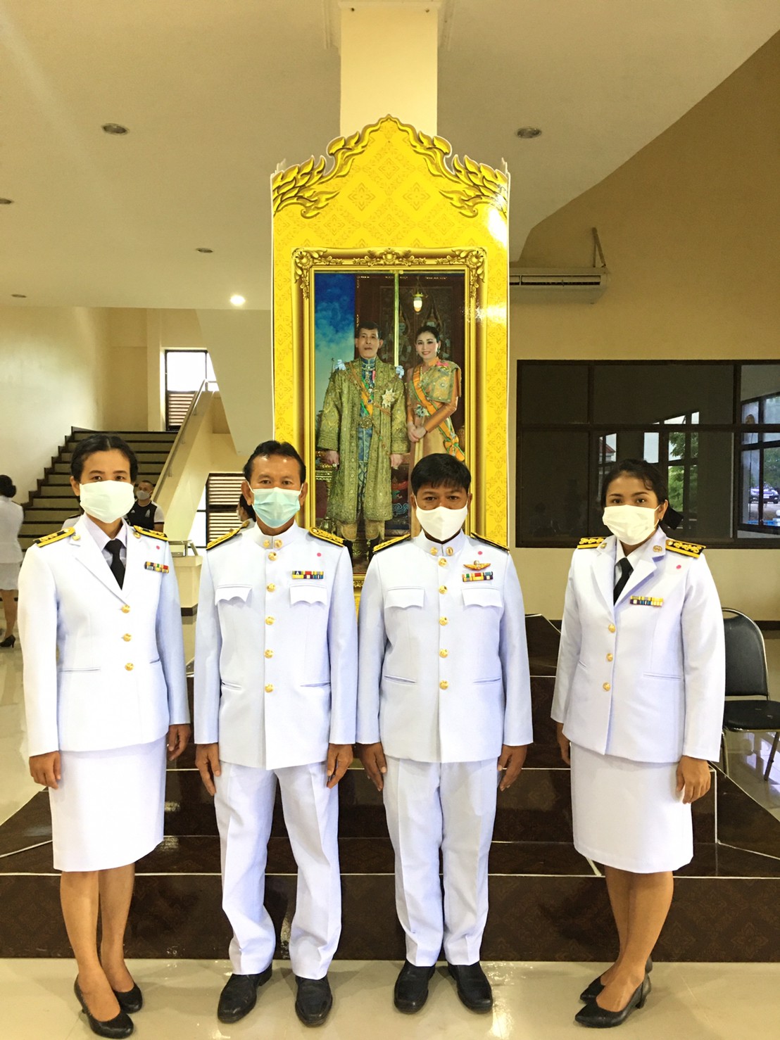การประปาส่วนภูมิภาคสาขาชุมพร ร่วมกิจกรรมวางพานพุ่มถวายราชสักการะเนื่องในวันจักรี เพื่อระลึกถึงพระมหากรุณาธิคุณพระบาทสมเด็จพระพุทธยอดฟ้าจุฬาโลกมหาราช และมหาจักรีบรมราชวงศ์