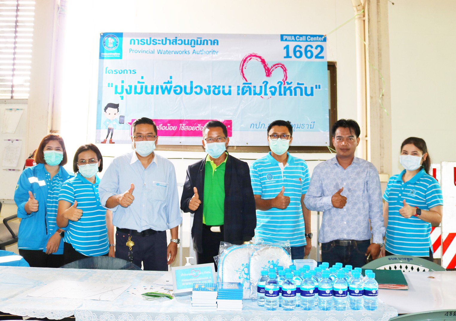 กปภ.สาขาปทุมธานี ลงพื้นที่จัดโครงการ มุ่ง-มั่น-เพื่อปวงชน เติมใจให้กัน พร้อมให้บริการรับชำระค่าติดตั้งประปาใหม่ผ่านระบบผ่อนชำระค่าใช้จ่ายให้แก่ประชาชน ในพื้นที่ ต.บางพูด อ.เมือง จ.ปทุมธานี