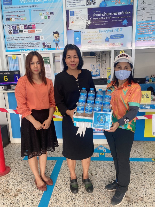 กปภ.สาขาไชยา มอบน้ำดื่มตราสัญลักษณ์ กปภ. ให้งานกินลม ชมว่าว เคล้าเสียงคลื่น