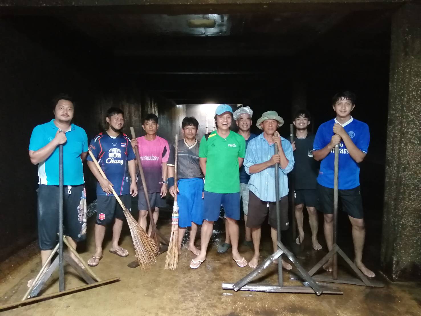 การประปาส่วนภูมิภาคสาขาบางสะพาน ร่วมกันทำความสะอาดล้างถังน้ำใส ขนาด 1,000 ลบ.ม./ชม. ณ สำนักงานการประปาส่วนภูมิภาคสาขาบางสะพาน ตามแผนล้างถังน้ำใสปีงบประมาณ 2564 เป็นไปตามโครงการจัดการน้ำสะอาด(WSP)