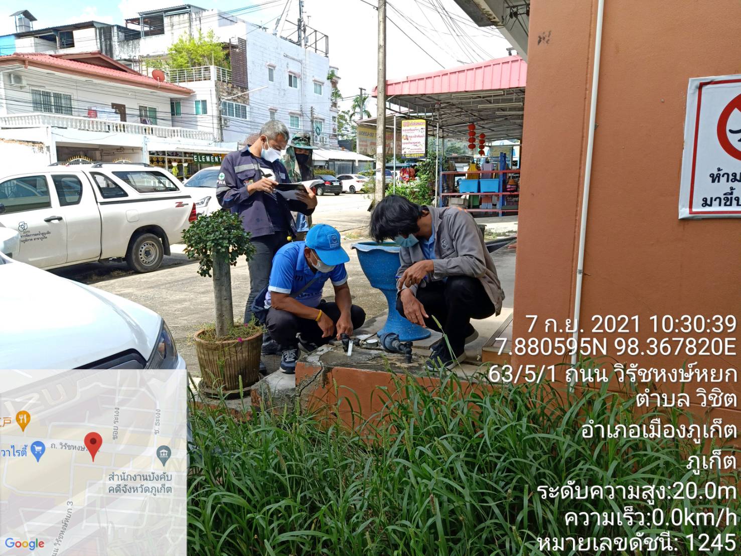 กปภ.สาขาภูเก็ต ลงพื้นที่ บริเวณหมู่บ้านอนุภาษมโนรมย์ ต.วิชิต อ.เมืองภูเก็ต จ.ภูเก็ต เพื่อตรวจวัดแรงดันน้ำที่เหมาะสมตามมาตรฐานการให้บริการของกปภ .