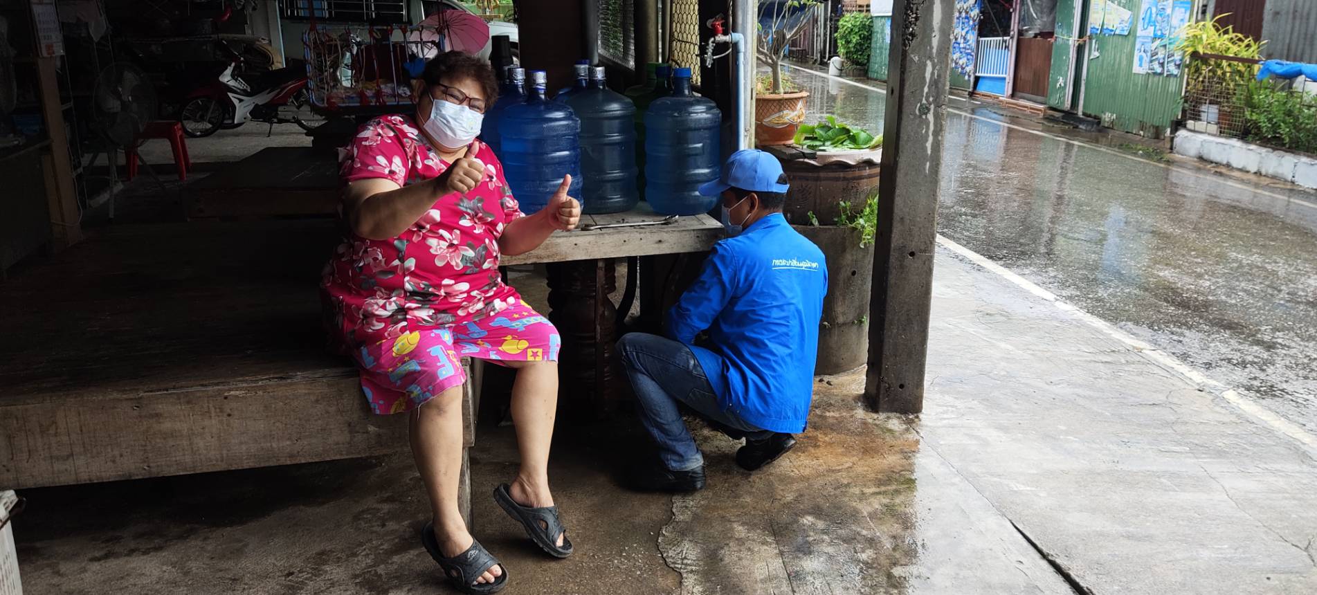 กปภ.สาขากำแพงเพชร สร้างความประทับให้ลูกค้าเกินความคาดหวัง ตรวจสอบน้ำไม่ไหล ท่ามกลางฝนตกหนัก