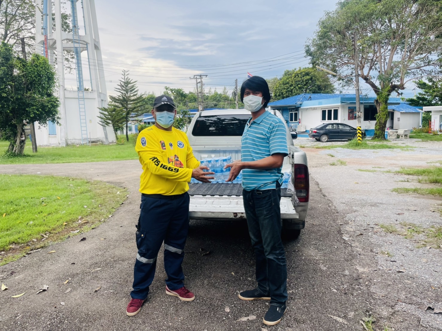 การประปาส่วนภูมิภาคสาขาปากน้ำประแสร์ สนับสนุนน้ำดื่มบรรจุขวดตราสัญลักษณ์ กปภ.