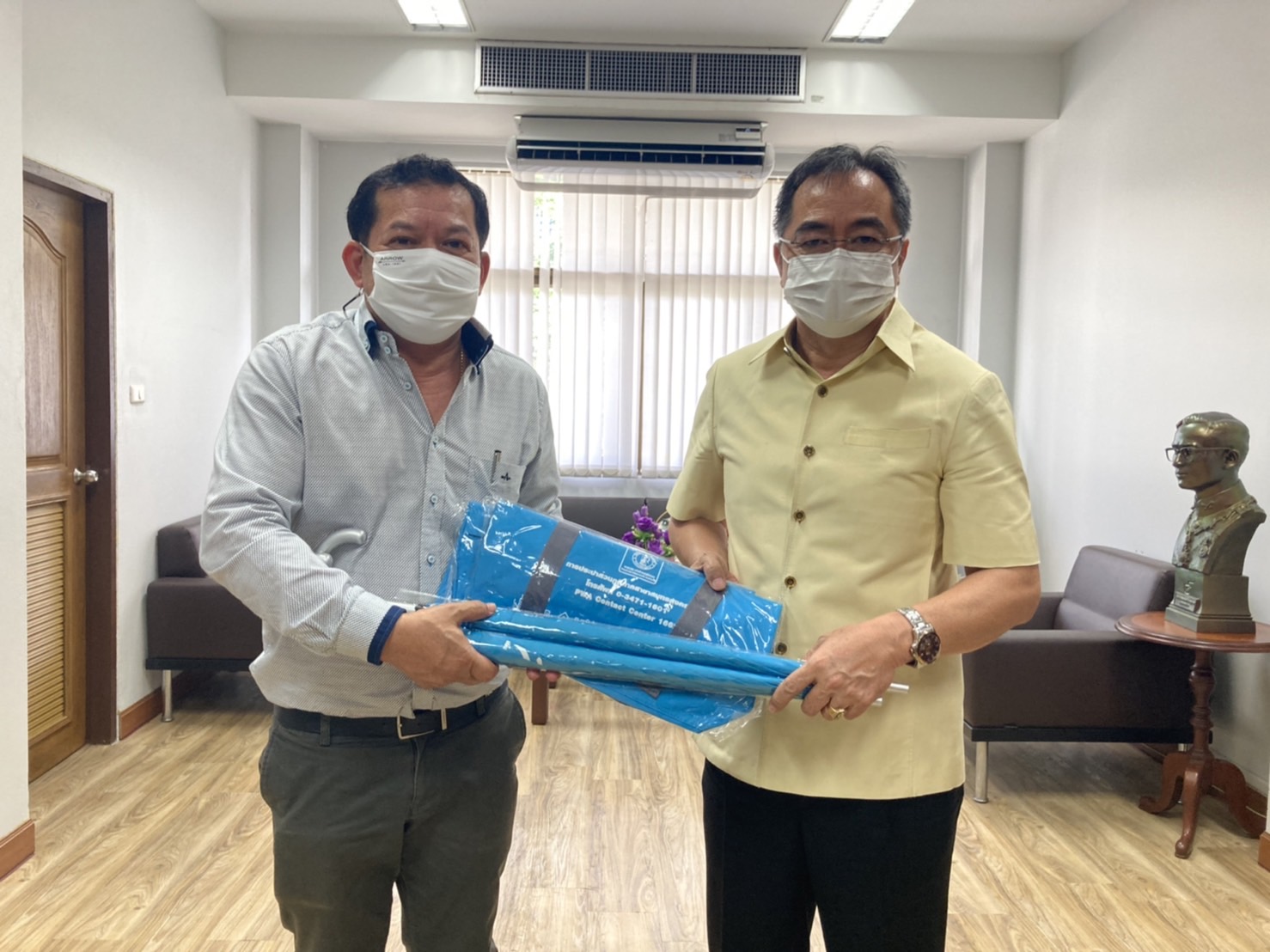 กปภ.สาขาสมุทรสงคราม เข้าพบ รองผู้ว่าราชการจังหวัดสมุทรสงคราม รักษาราชการแทนผู้ว่าราชการจังหวัดฯ เพื่อรายงานตัวเนื่องในโอกาสที่ย้ายมาดำรงตำแหน่งใหม่