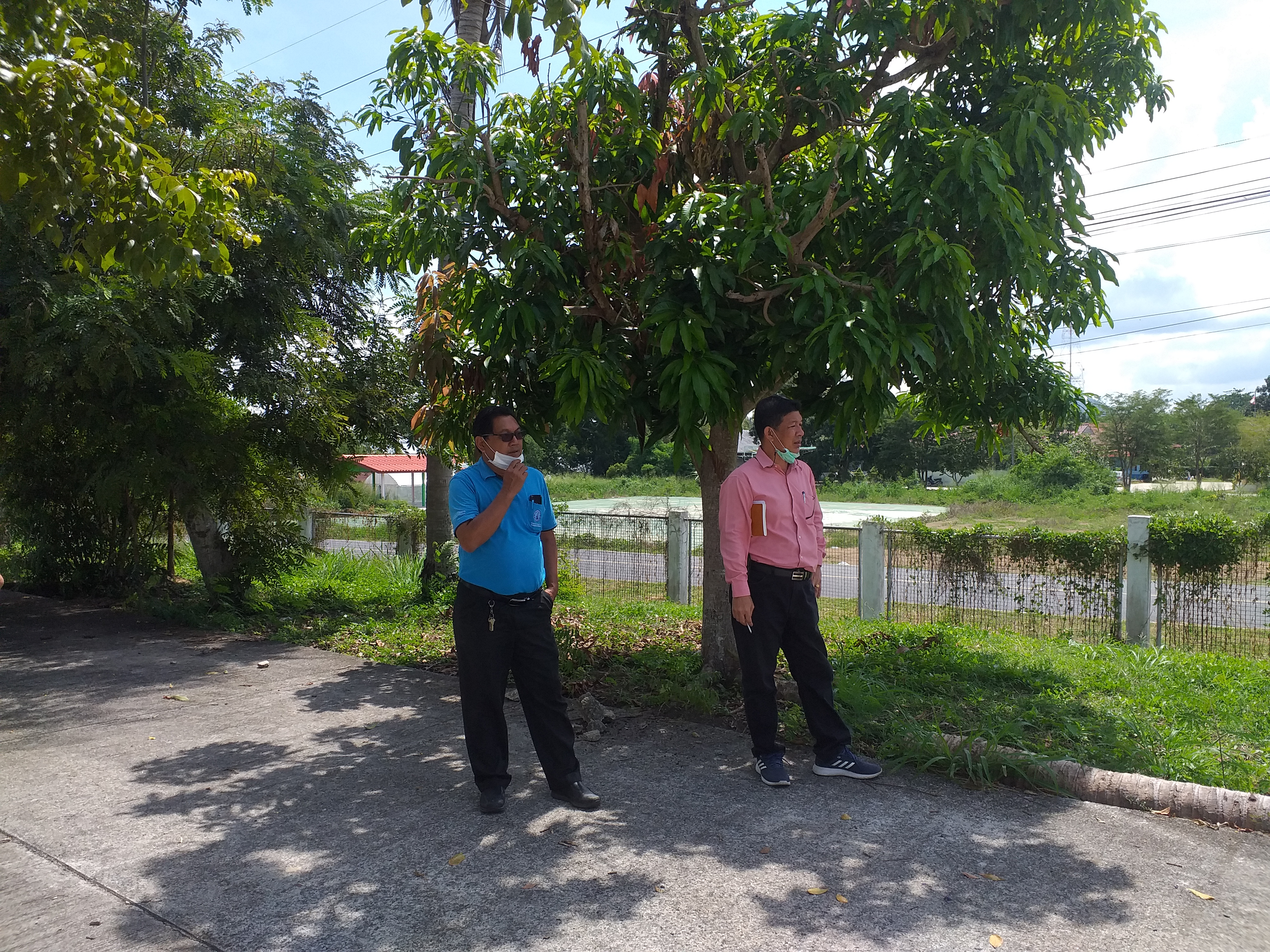 ในวันพุธที่ 20 ตุลาคม 2564 การประปาส่วนภูมิภาคสาขากาญจนดิษฐ์ นำโดย นายสุรพงศ์ สมหวัง ผู้จัดการการประปาส่วนภูมิภาคสาขากาญจนดิษฐ์ พร้อมด้วยนายอัครเดช เพ็ชรโชติ หัวหน้างานผลิต นายวะโรทัย ขุ่ยศร หัวหน้างานบริการและควบคุมน้ำสูญเสีย และนายสุพจน์ ศรีรักษ์ นายช่างเครื่องกล 7 ได้ลงพื้นที่เยี่ยมชมสถานีจ่ายน้ำดอนสัก เขตจำหน่ายน้ำดอนสักและสำนักงานดอนสัก เพื่อพูดคุยรับทราบปัญหาและดำเนินการวางแผนปรับปรุงแก้ไข เพื่อการบริหารจัดการแหล่งน้ำดิบอย่างเพียงพอในการผลิตน้ำประปาให้กับลูกค้าต่อไป