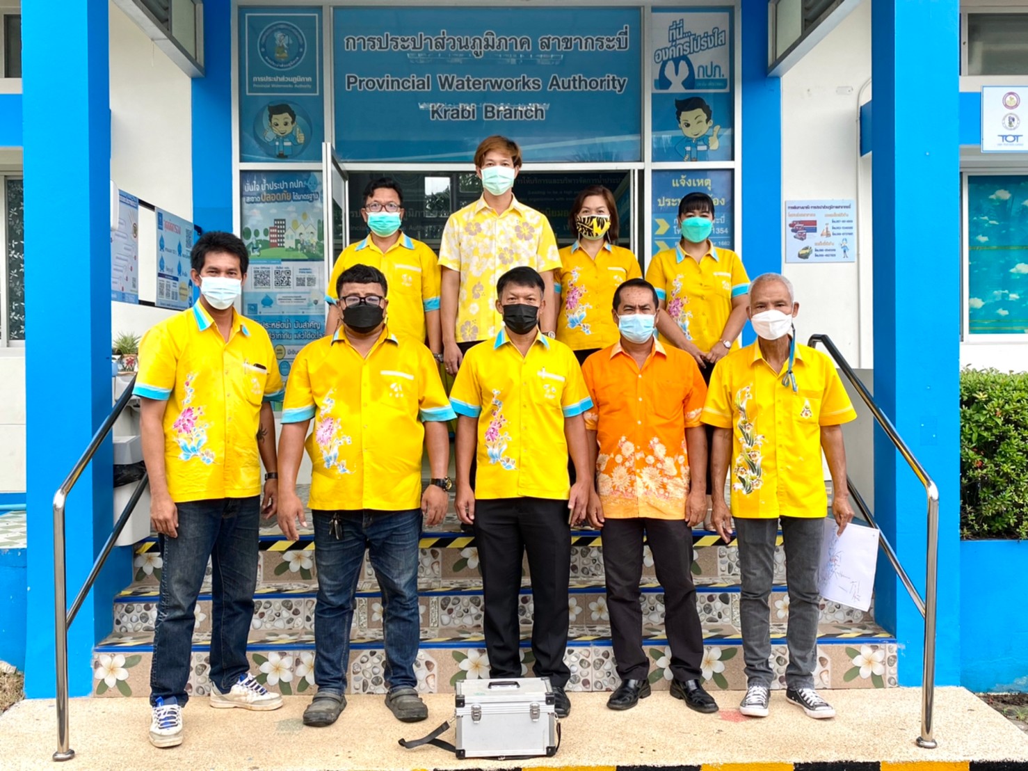 การประปาส่วนภูมิภาคสาขากระบี่ ดำเนินงานตามแผนบริหารจัดการน้ำสูญเสีย เดินหน้าลงพื้นที่ อำเภอเมืองกระบี่ จังหวัดกระบี่ เดินเท้าหาท่อแตกรั่ว พร้อมซ่อมปิดจุด เพื่อลดการเกิดน้ำสูญเสีย