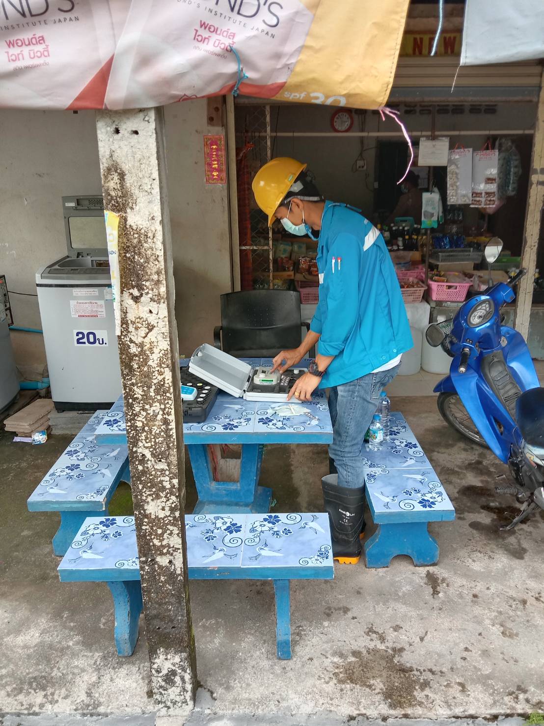 การประปาส่วนภูมิภาคสาขาคลองท่อม เข้าตรวจสอบคุณภาพน้ำ บริเวณพื้นที่ตำบลคลองท่อมใต้ อำเภอคลองท่อม จังหวัดกระบี่