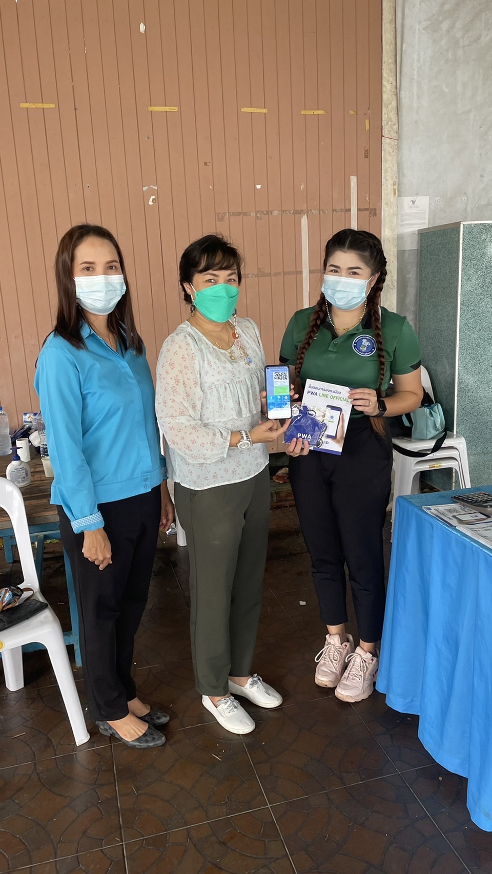 การประปาส่วนภูมิภาคสาขาไชยา จัดกิจกรรม แจกของที่ระลึกในปีงบประมาณ 2565 ให้แก่ผู้ใช้น้ำที่ลงทะเบียนไลน์ @pwathailand เพื่อมอบเป็นของที่ระลึกให้แก่ลูกค้า และอำนวยความสะดวกในการชำระค่าน้ำผ่านช่องทางออนไลน์ ลูกค้าให้ความสนใจร่วมกิจกรรมครั้งนี้จำนวนมาก สร้างความประทับใจให้แก่ลูกค้าเป็นอย่างดี